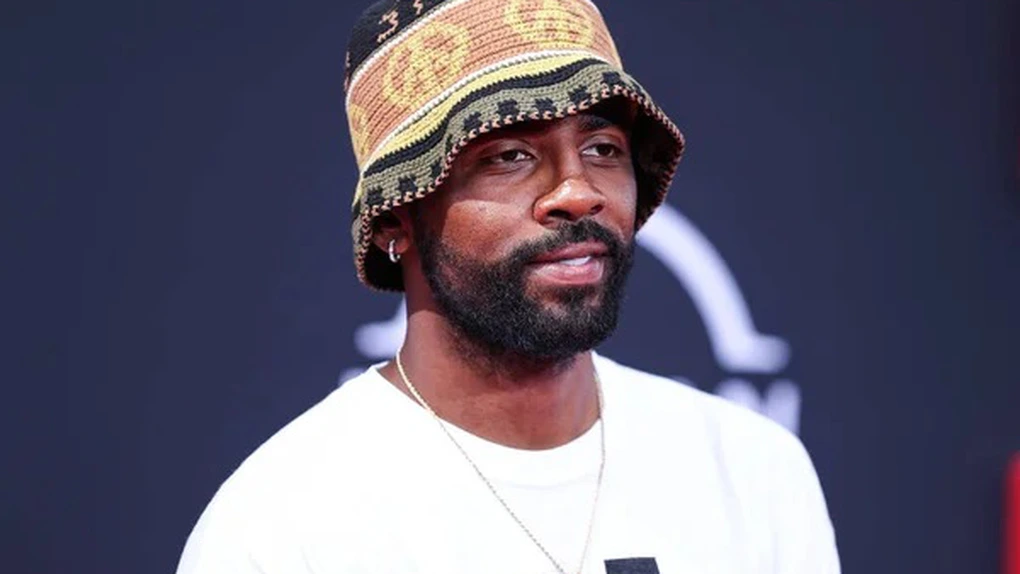 Echipa de baschet Dallas Mavericks a semnat cu starul NBA Kyrie Irving un nou contract pe trei ani, în valoare de 126 de milioane de dolari