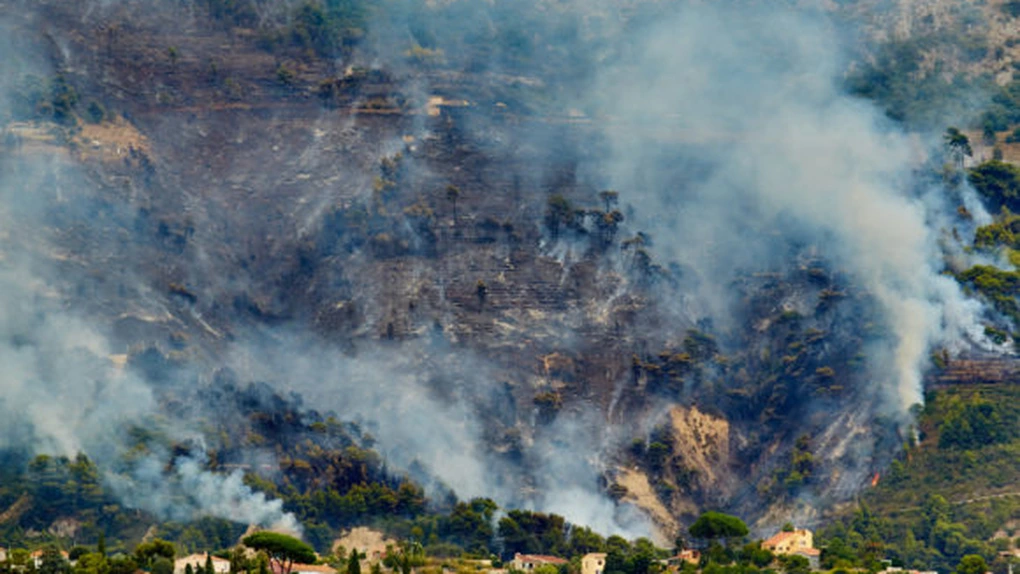 Un nou val de incendii în Grecia: Doi morţi, numeroase evacuări