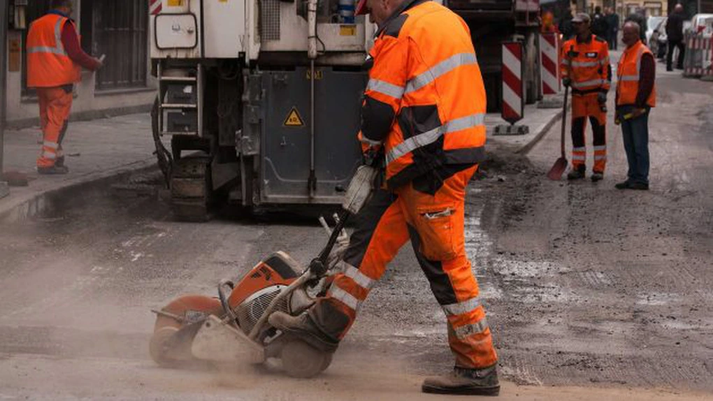 Deficitul forţei de muncă, cea mai mare problemă a constructorilor din România - analiză