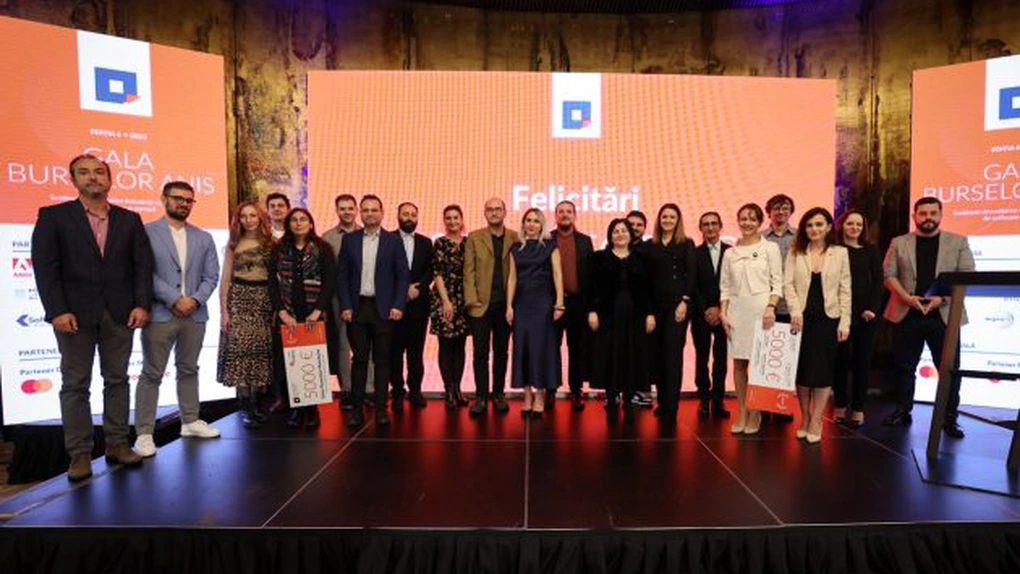 11 burse pentru profesori din România care dezvoltă cursuri de tehnologii noi