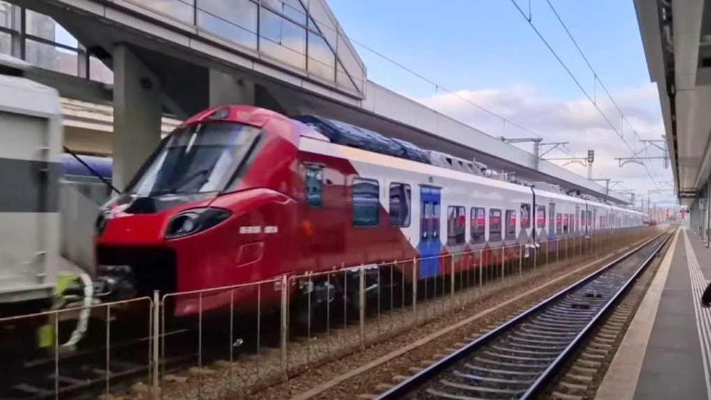 Primul tren nou achiziționat în România în 20 de ani a ajuns în Gara de Nord VIDEO