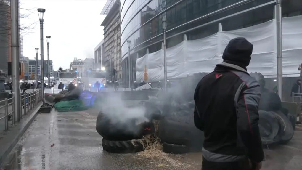 Miniștrii Agriculturii din statele UE au cerut Comisiei Europene să majoreze subvențiile, în timp ce la Bruxelles au loc proteste furioase ale fermierilor (Video)