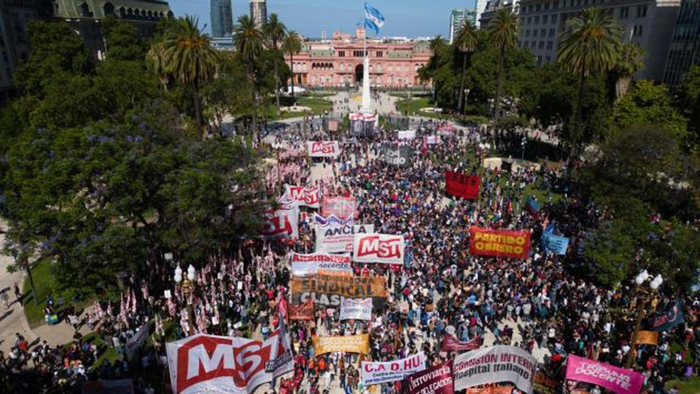 Proteste violente la Buenos Aires în timp ce parlamentul Argentinei dezbate reformele economice