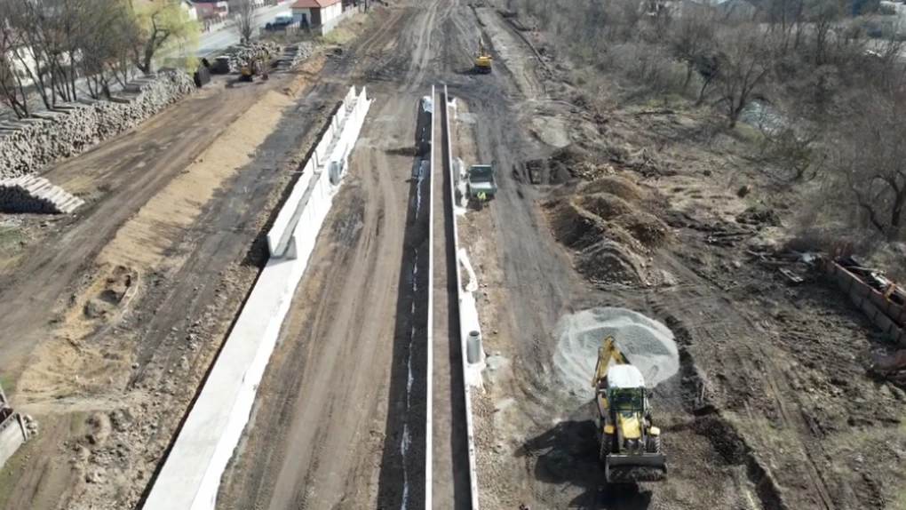 Tronsonul feroviar Cluj-Napoca - Aghireş se închide total de la  1 iulie pentru lucrări de modernizare și electrificare. Călătorii vor fi preluați de autocare