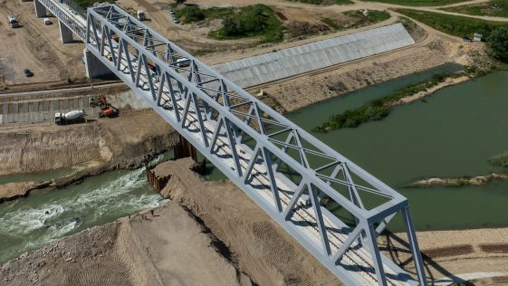 CFR a scos la licitație contractul pentru modernizarea infrastructurii feroviare pentru lotul 2 de pe ruta Bucureşti - Giurgiu Nord Frontieră. Valoarea estimată e de 2.25 de miliarde de lei