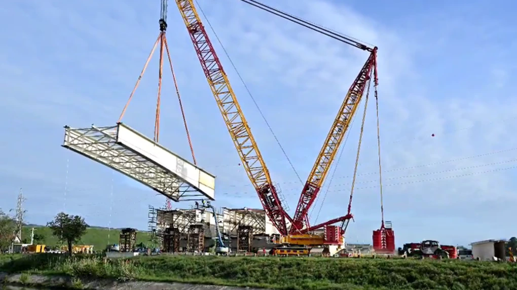 Autostrada Sibiu - Pitești: WeBuild a început montarea tablierului metalic la un nou pod peste Argeș VIDEO