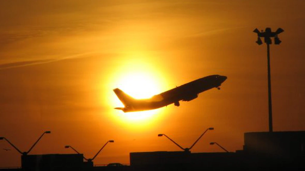 Traficul aerian, în condiții de iarnă, dar funcționează conform planurilor de zbor