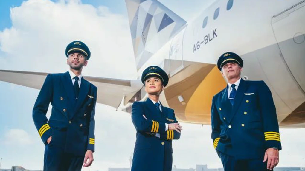 Etihad Airways recrutează sute de piloți. Compania vine și la București și Cluj-Napoca și promite salarii fără taxe și cazare în Abu Dhabi