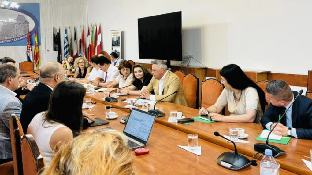 Ministrul Agriculturii, întâlnire cu băncile în vederea găsirii de soluții pentru acoperirea ratelor fermierilor afectatți de secetă