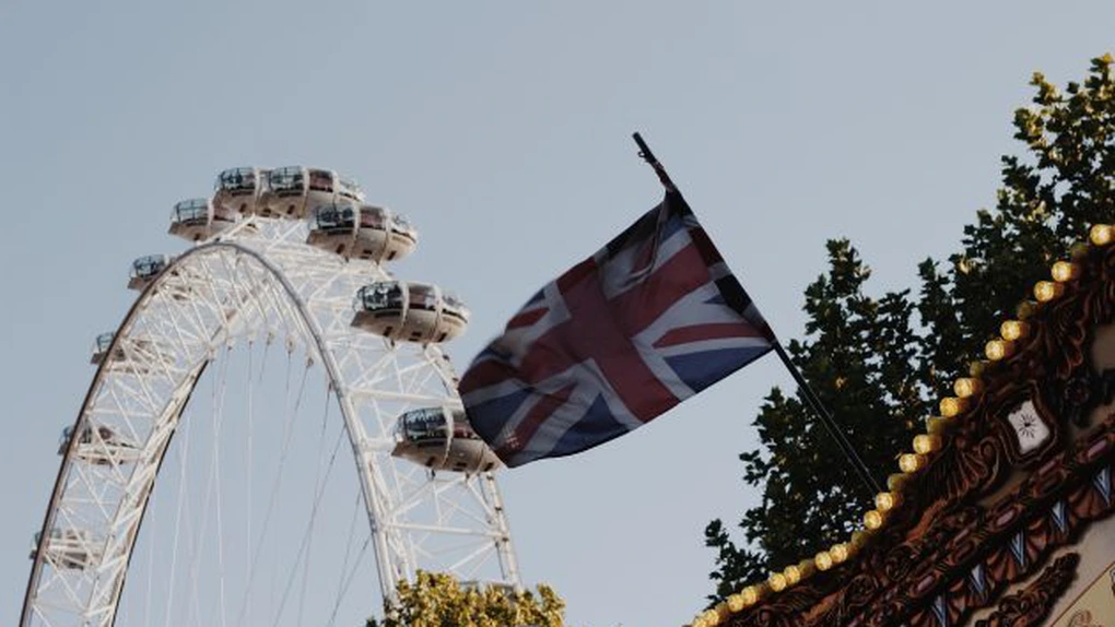 Guvernul britanic lansează un plan de reducere a dependenţei de migraţie