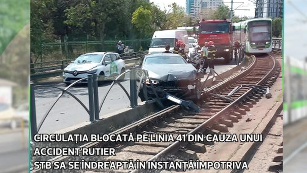 Accident pe linia 41. Circulaţia a fost reluată după accidentul provocat de un autoturism BMW care a dărâmat parapetul şi a intrat pe şine