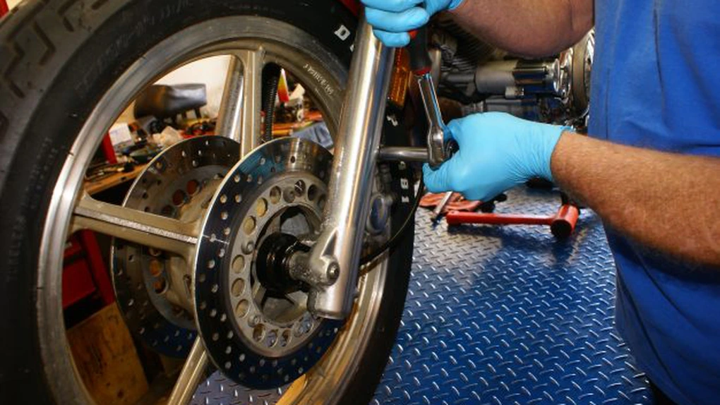 Comerţul cu autovehicule a înregistrat o cifră de afaceri cu 1,8% mai mare, în primul semestru. Motocicletele au fost motorul principal - date INS