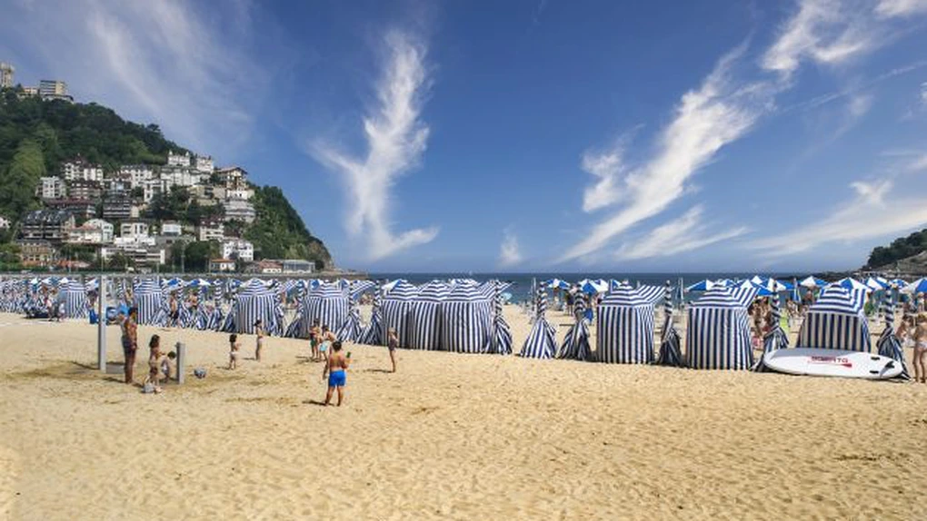 Două treimi dintre britanici îşi permit cu greu o vacanţă în străinătate - sondaj