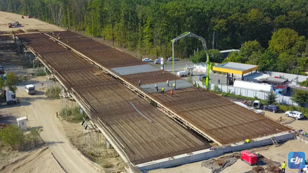 Autostrada Bucureștiului A0: Aktor a început să toarne beton la Pasajul Ciorogârla (Video)
