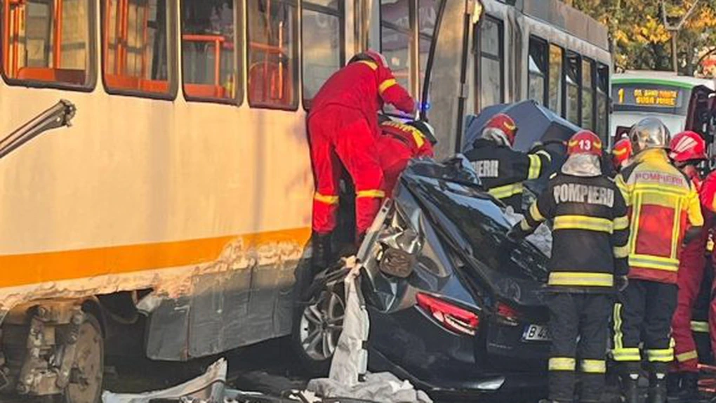 UPDATE A fost reluată circulaţia tramvaielor pe liniile 1, 10, 11, 25 şi 47. Traficul a fost blocat timp de trei ore din cauza unui accident. Şoferul autoturismului a decedat