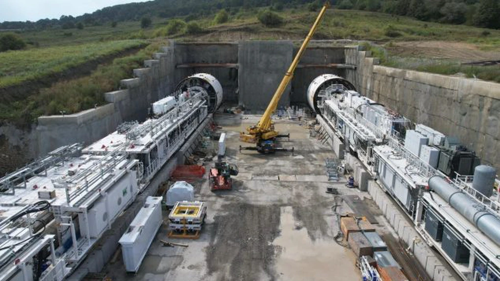 VIDEO Calea ferată Brașov – Sighișoara: Imagini din interiorul cârtițelor care forează mega-tunelurile gemene de la Racoș, de 7 kilometri