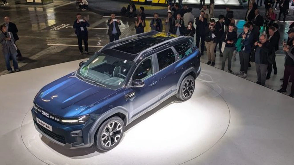 Expoziția auto de la Paris a debutat cu noutăți de la Dacia, BMW, Mini şi Renault