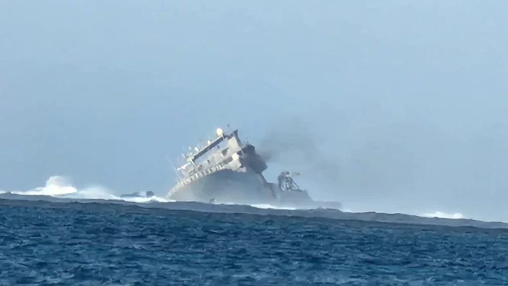 O navă a marinei neozeelandeze a naufragiat în largul Insulelor Samoa, cei 75 de pasageri salvaţi