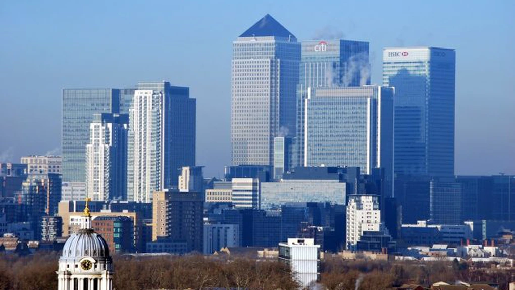 Autoritățile britanice avertizează că relaxarea condițiilor de acordare de bonusuri bancherilor va spori riscurile pentru sistemul financiar
