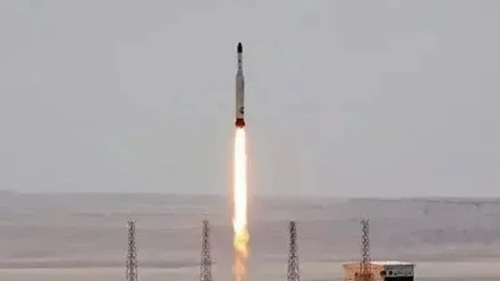 Iran anunţă că a lansat rachete controlate cu inteligenţă artificială