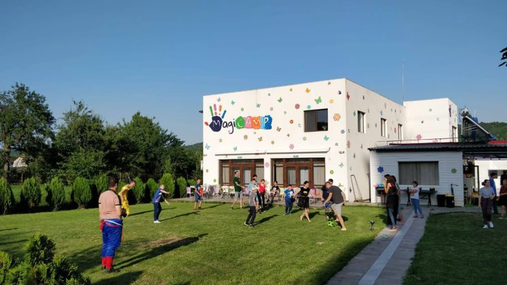 Grupul Simtel a finalizat instalarea unei centrale fotovoltaice pentru tabără de compii MagiCAMP
