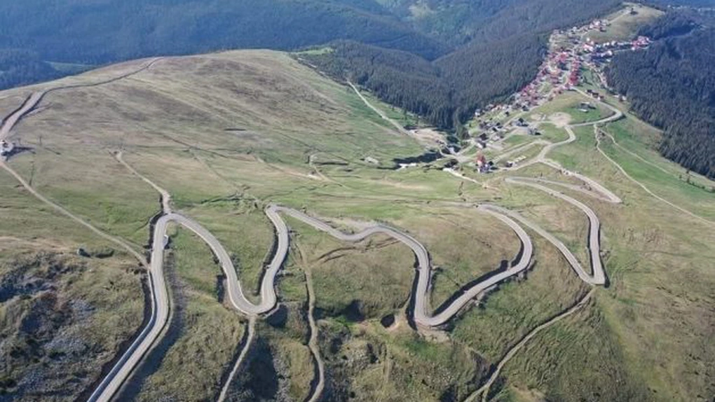 Transalpina, drumul de poveste, nu aduce turişti. Rânca „plânge” după călătorii care nu se cazează în unitățile din zonă