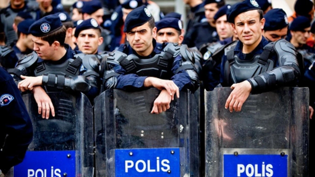 Poliţia turcă a reţinut doi jurnalişti proeminenţi din opoziţie
