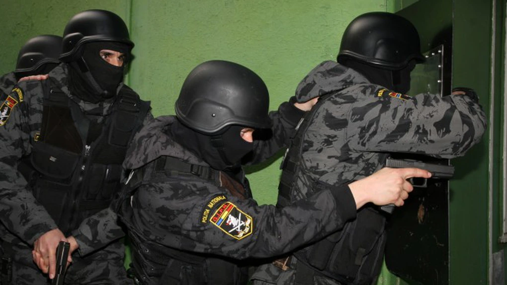 Decizie importantă de la CJUE: Un stat membru UE nu poate refuza un mandat de arestare dacă procesul penal se află încă pe rol