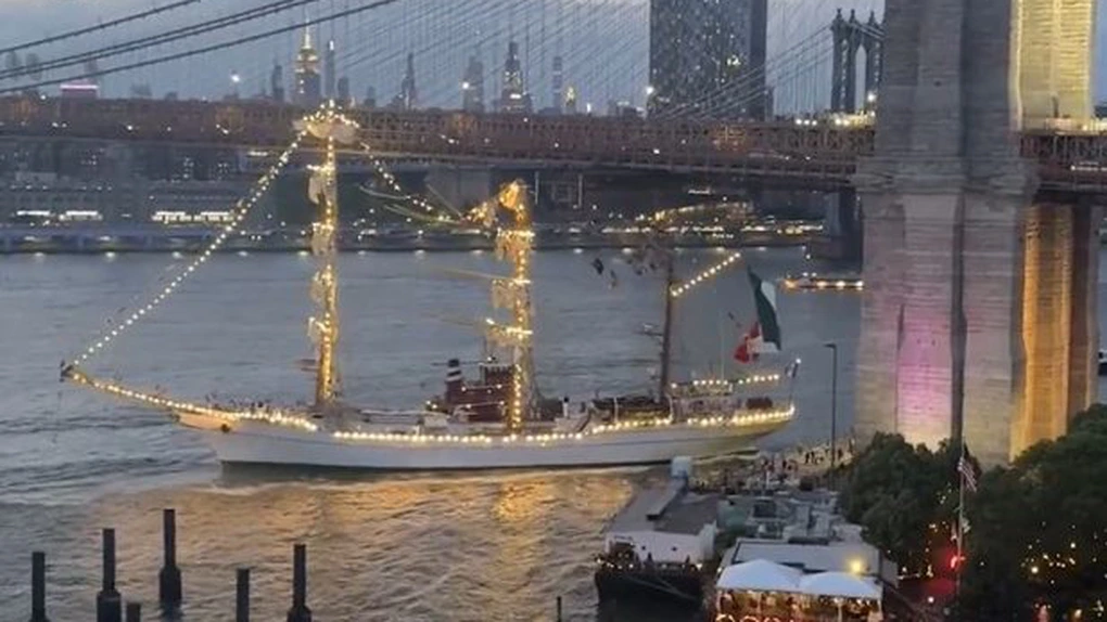 O navă mexicană cu pânze a lovit podul Brooklyn din New York. 2 morți