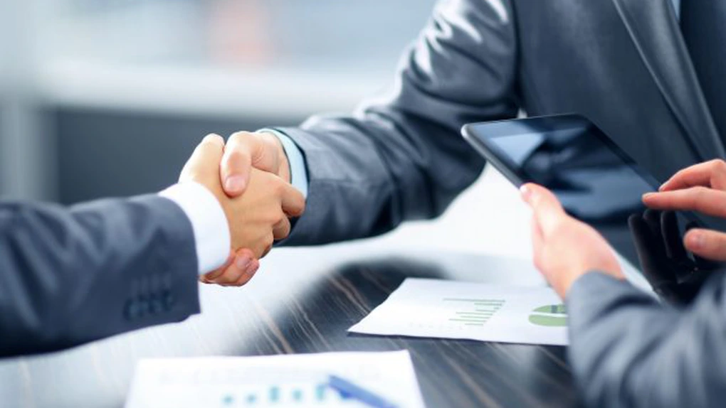 EXCLUSIV Agitație fără precedent în brokerajul de asigurări, cu zeci de mii de angajați și milioane de șoferi asigurați. Oferte în serie din afara țării și o mare surpriză de la firma fondată de Ion Țiriac