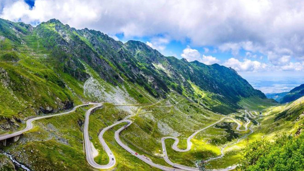Transfăgărășanul se deschide mâine. Atenționare de urși pe cel mai spectaculos drum din România