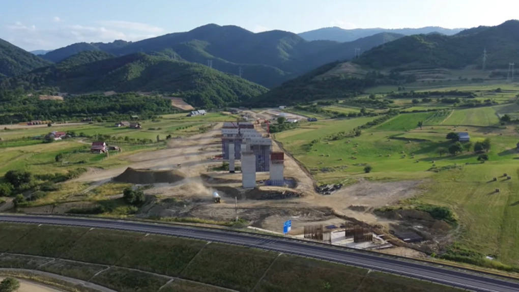 Autostrada A1 Sibiu – Pitești: Imagini noi cu secțiunea 2, cea din munte. Ce spun pasionații de infrastructură despre progresul constructorului din Turcia