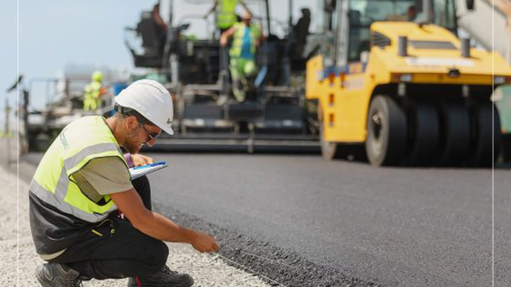 Autostrada A3 Transilvania: Construcții Erbașu a așternut până acum 7.800 de tone de asfalt pe lotul Suplacu de Barcău – Chiribiș