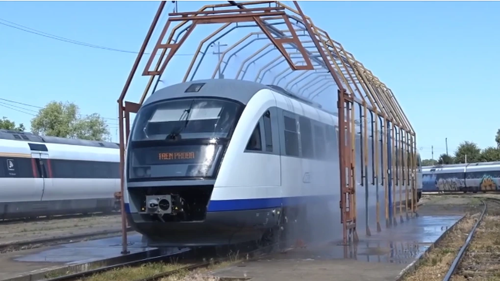 VIDEO A 35-a „Săgeată Albastră” reparată la Pașcani se întoarce pe șine