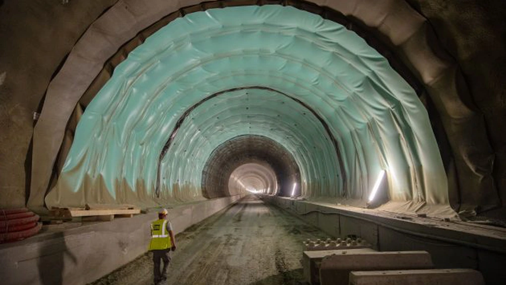 VIDEO Autostrada Sibiu-Pitești, lot 4, progres foarte bun pe primul lot care atacă munții. “Va fi gata mult mai devreme”