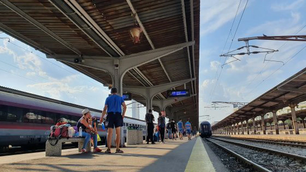 Drumul spre mare cu trenul direct: Oradea-Mangalia în 27 de ore. Trenul care a plecat ieri din Oradea are 7 ore întârziere