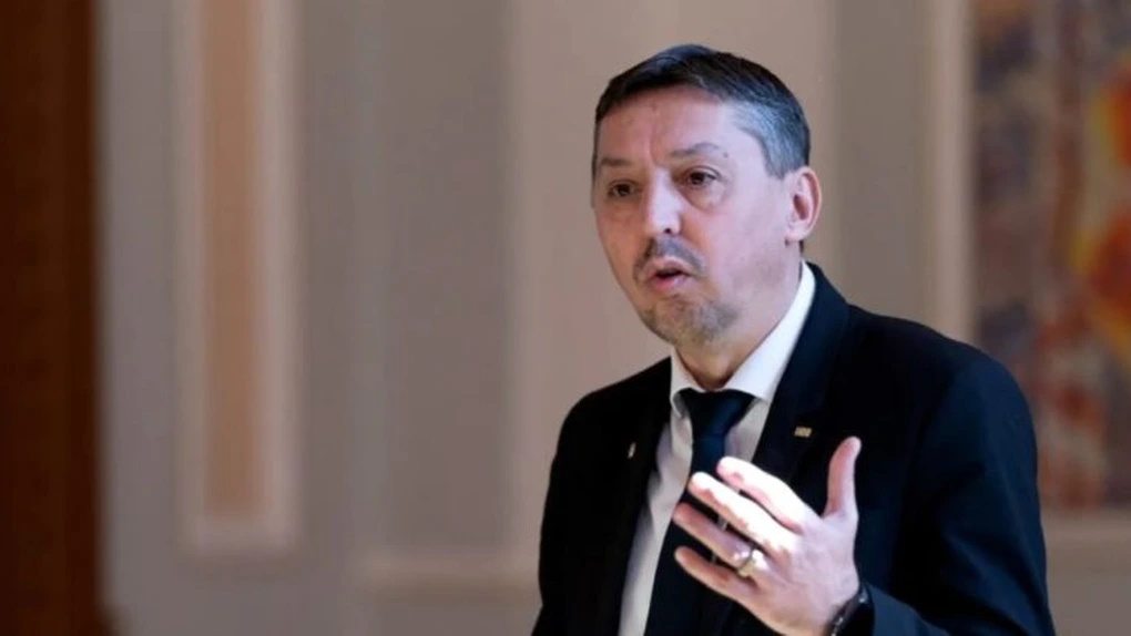 Daniel David: Din Educație nu vor fi disponibilizați oameni și nu vor fi modificate salariile. Pentru elevi vor exista trei tipuri de burse
