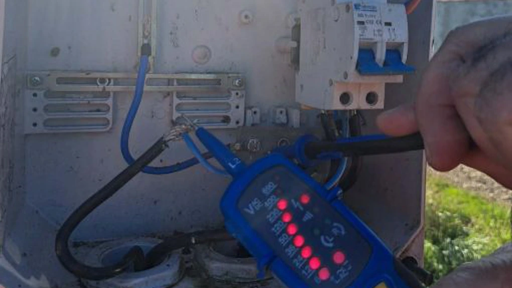 Cât curent electric se mai fură în România. Cifre de la Delgaz Grid