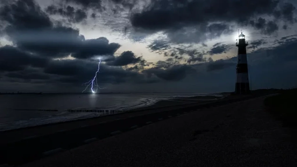 Cod portocaliu peste România. Furtuni și fenomene meteo extreme. Ce zone vor fi afectate