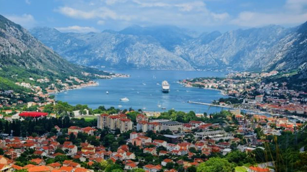 Prima noutate la Paralela45 după fuziunea cu polonezii de la Rainbow Tours: zbor charter spre Muntenegru cu LOT Polish Airlines