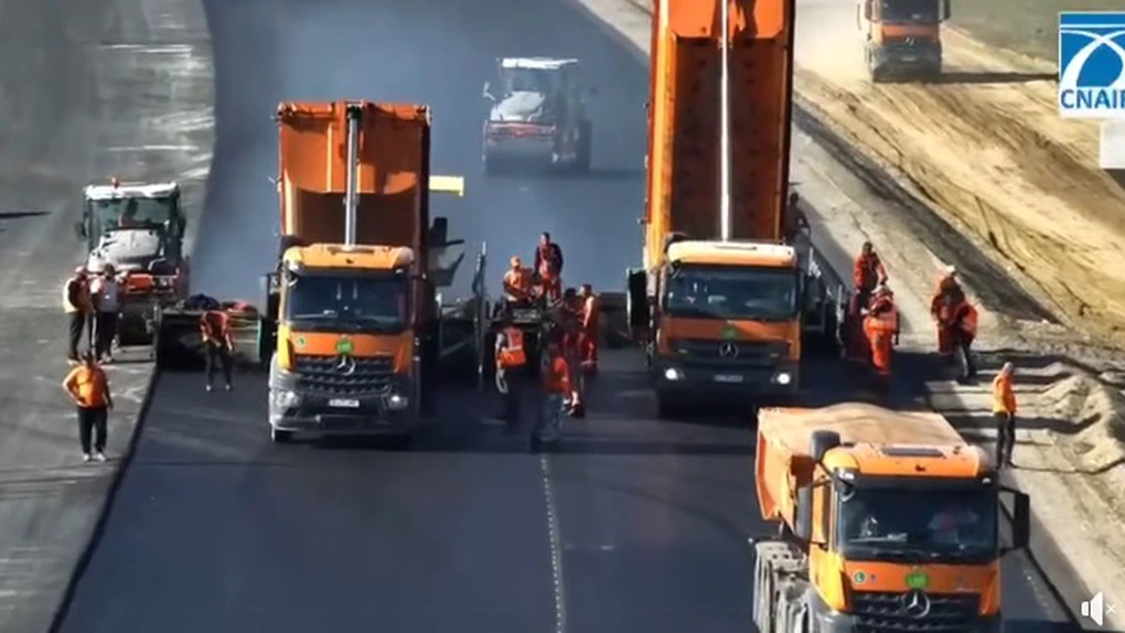 VIDEO Autostrada A7 Focșani - Bacău: UMB a așternut asfalt pe 30 din cei 36 de kilometri ai lotului 1