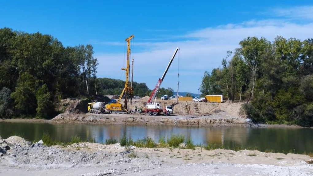 Autostrada Unirii A8: Ce lucrări se execută la podul peste Prut, de la Ungheni, care trebuie să fie gata în 18 luni