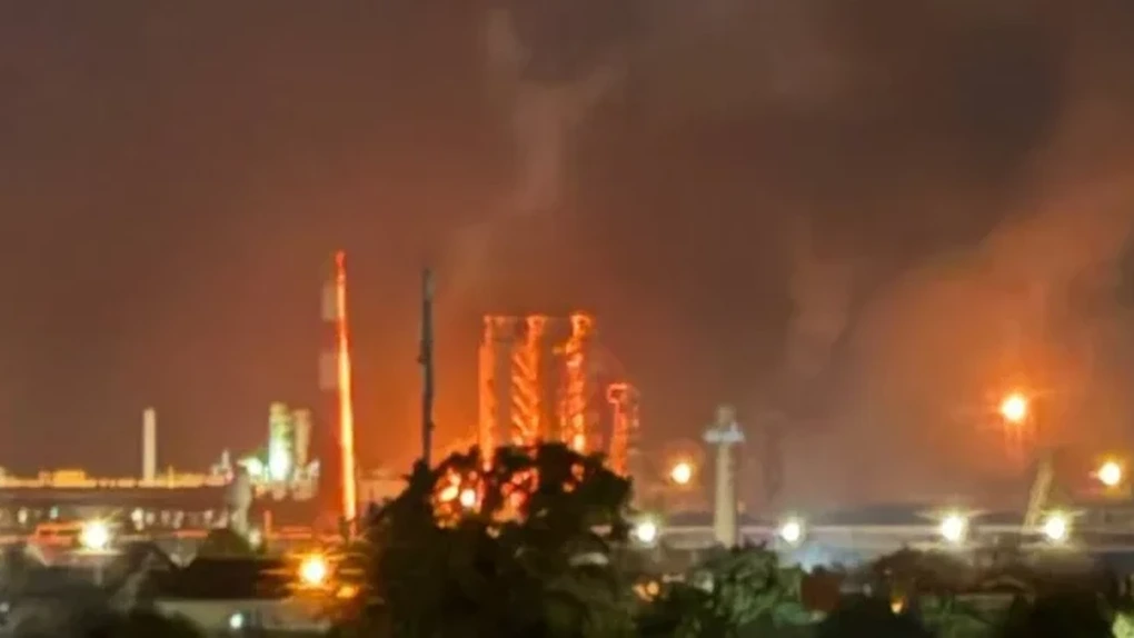 Ucraina a lovit o rafinărie din sudul Rusiei