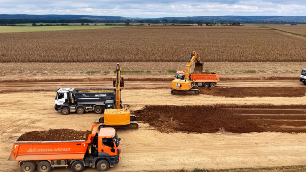 VIDEO Autostrada în construcție din România care va avea camere de monitorizare la fiecare doi kilometri și sisteme de cântărire în mers