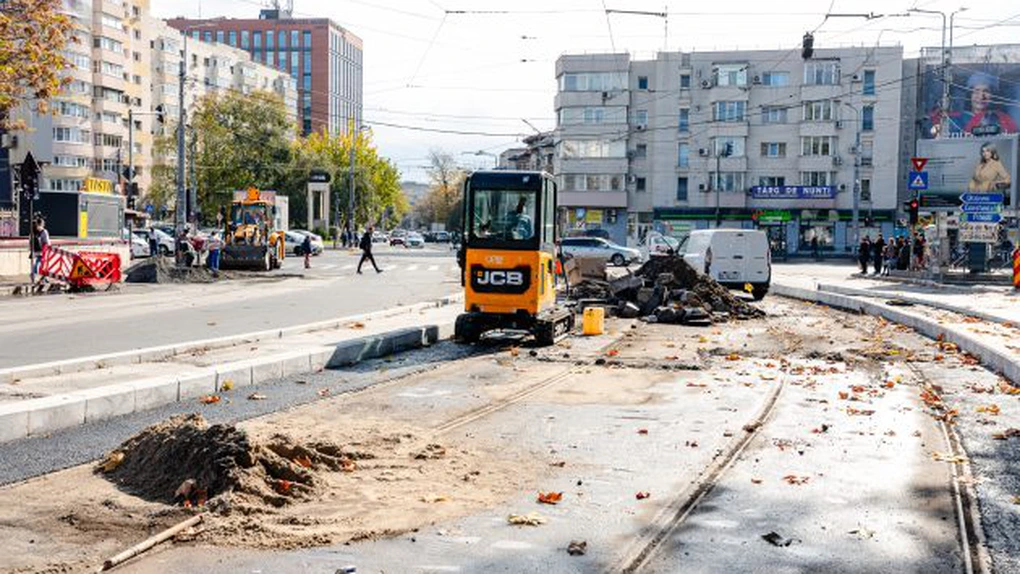 FOTO Lucrările la linia 5 de tramvai, executate în proporție de 96%. Cum arată adăposturile pentru călători