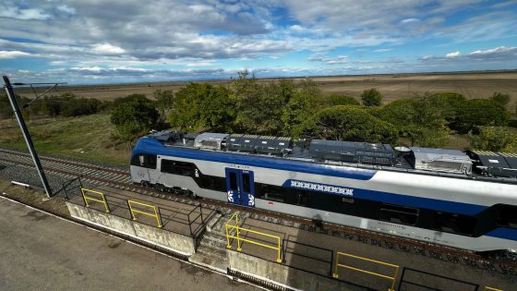 FOTO - VIDEO Trenuri regionale PESA pentru România, în teste la Făurei