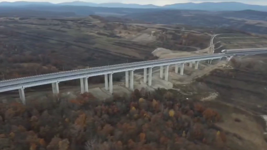 VIDEO Autostrada Transilvania: UMB a ajuns la un stadiu de 90% pe secțiunea Zimbor - Poarta Sălajului. Când va fi dată în trafic