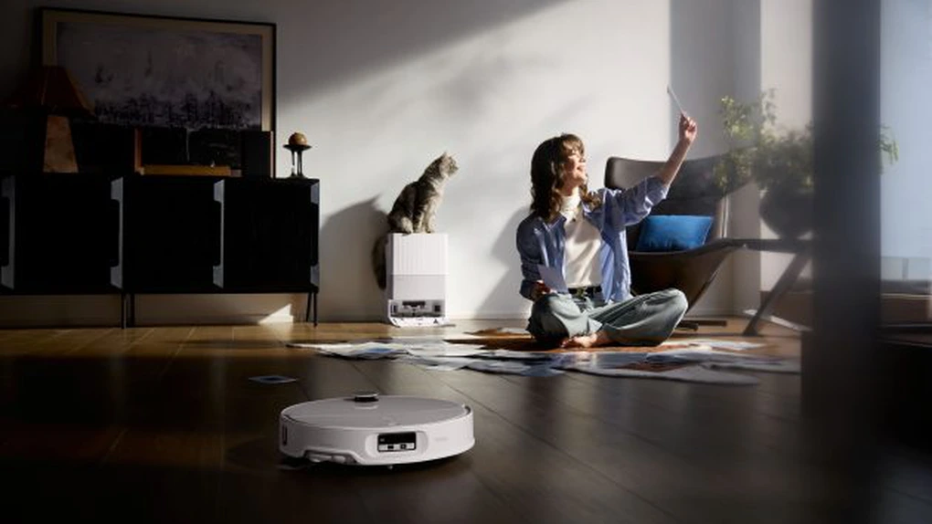 Noul aspirator robot Roborock Qrevo EdgeT, cu o înălțime de doar 7,98 cm, a fost lansat în România