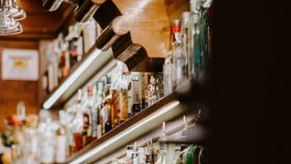 Spirits România cere guvernului Bolojan înghețarea creșterii de 10% a accizelor de la 1 ianuarie 2026