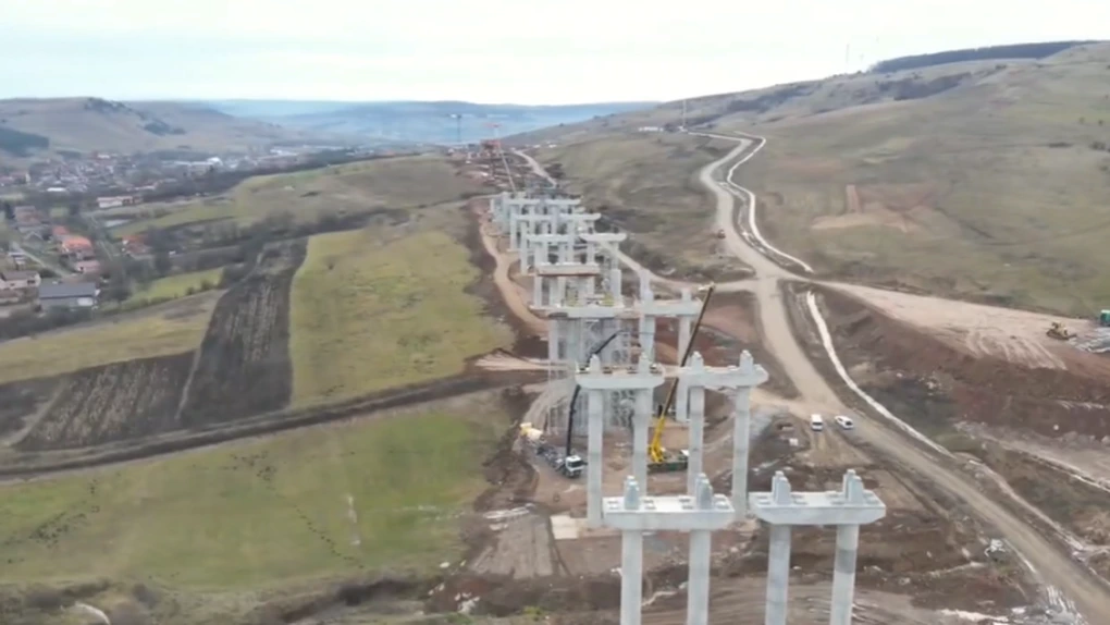 VIDEO Autostrada Transilvania: Ozaltin montează grinzile la viaductul Topa Mică